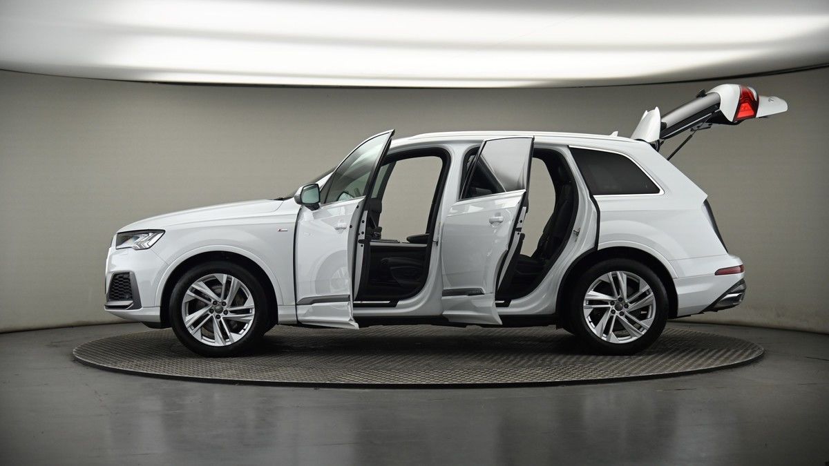 More views of Audi Q7