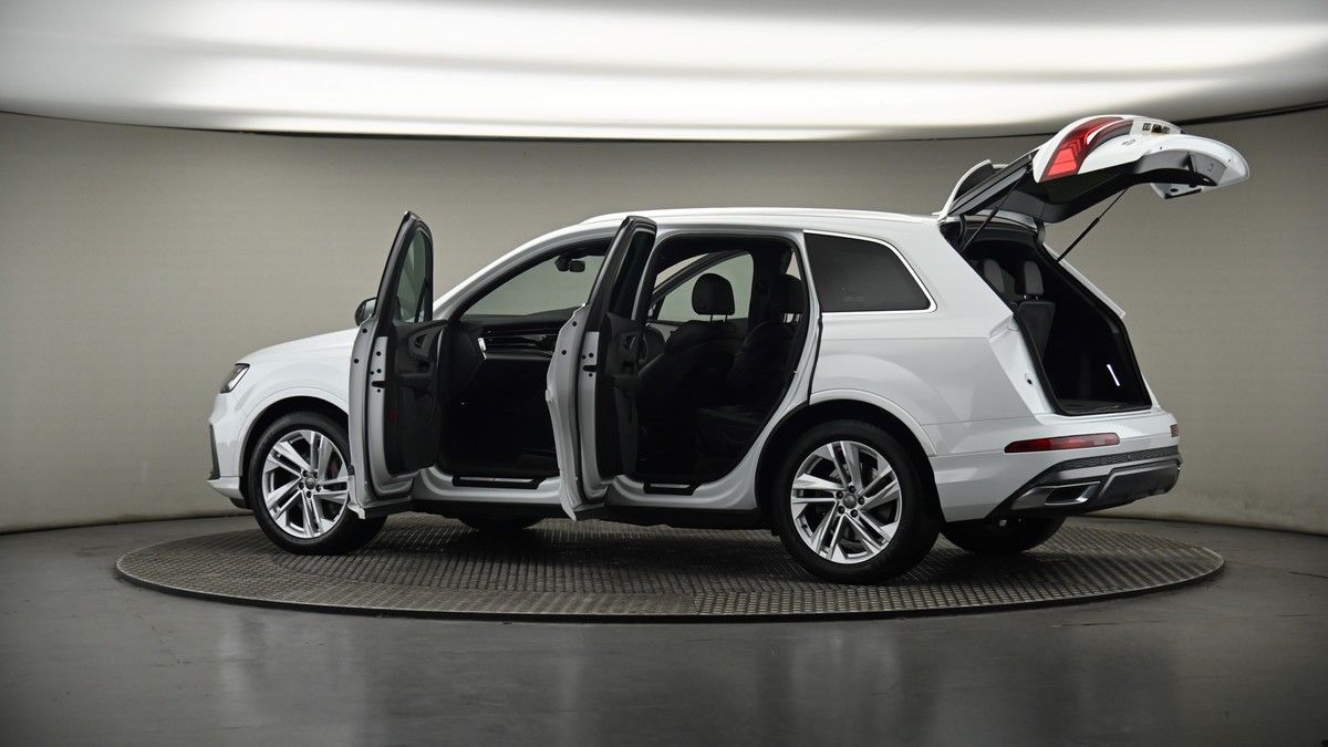 More views of Audi Q7