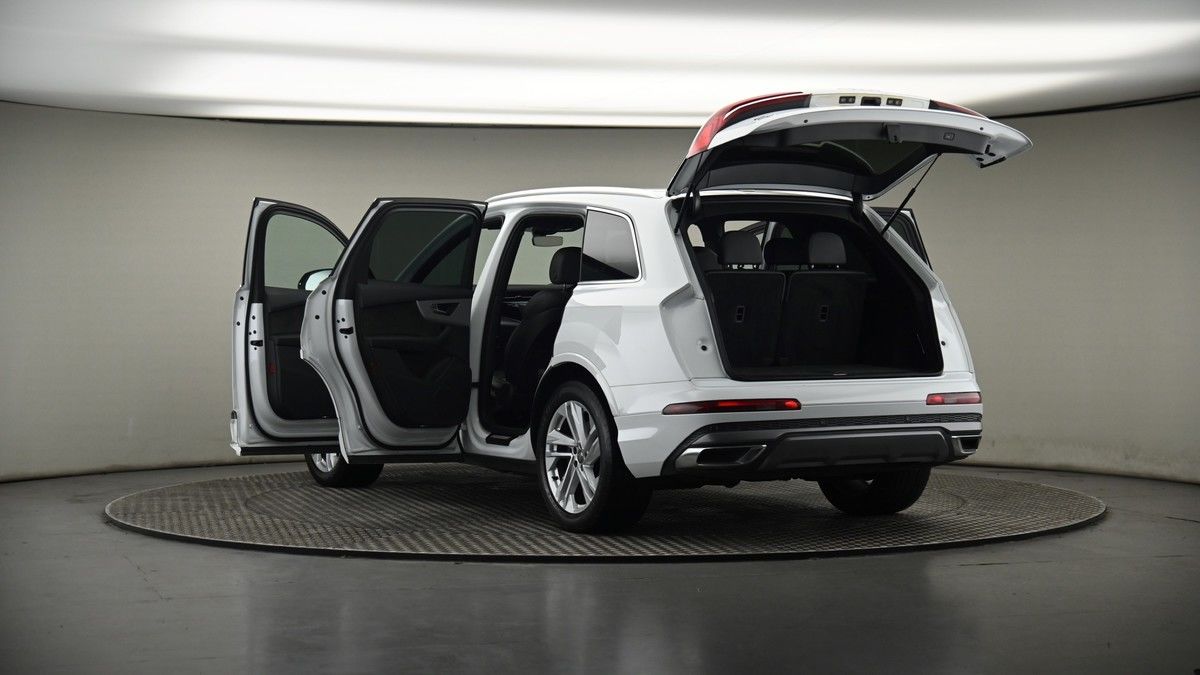 More views of Audi Q7