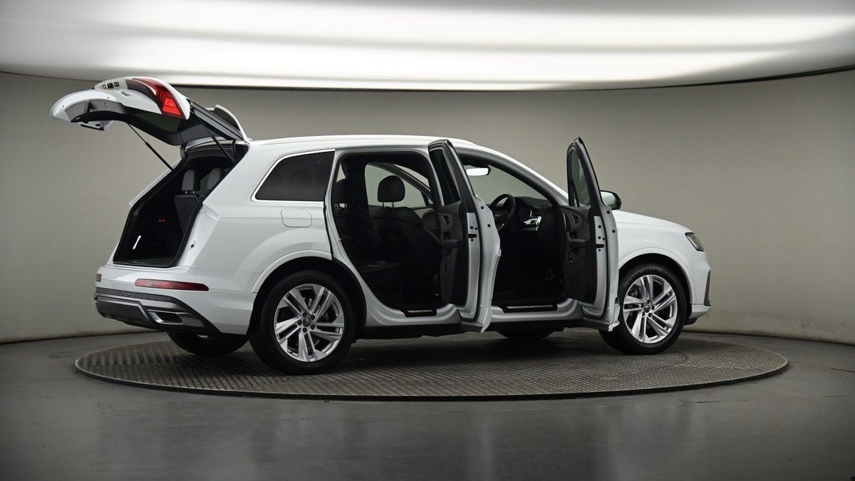 More views of Audi Q7