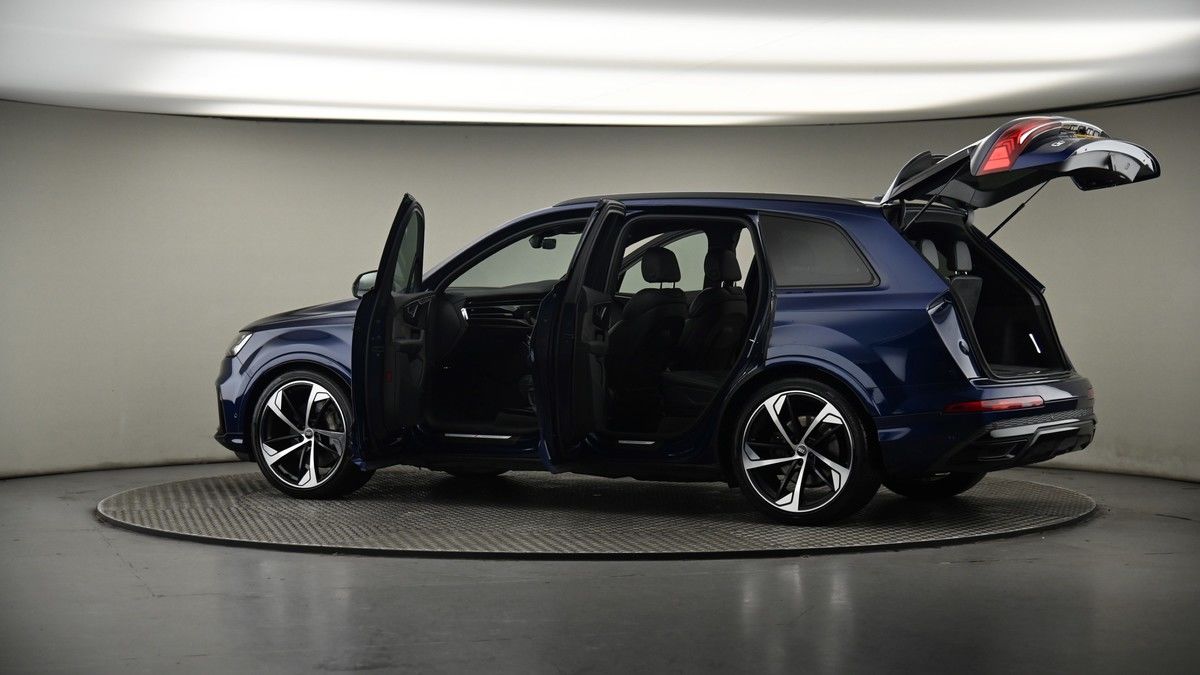 More views of Audi Q7