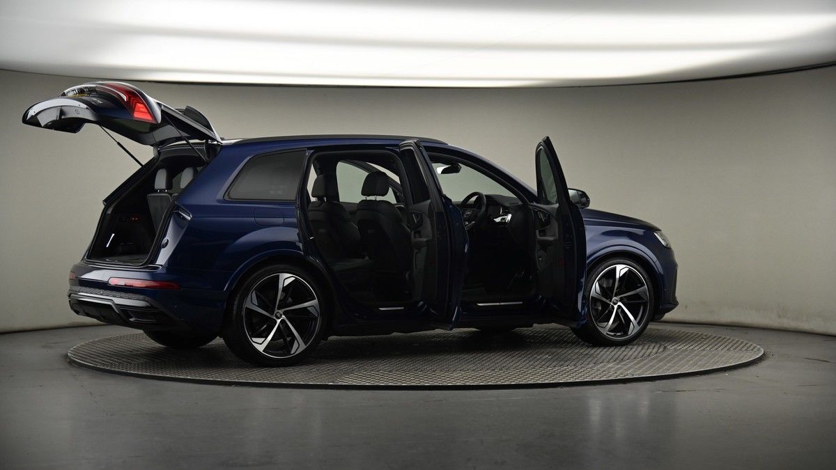 More views of Audi Q7