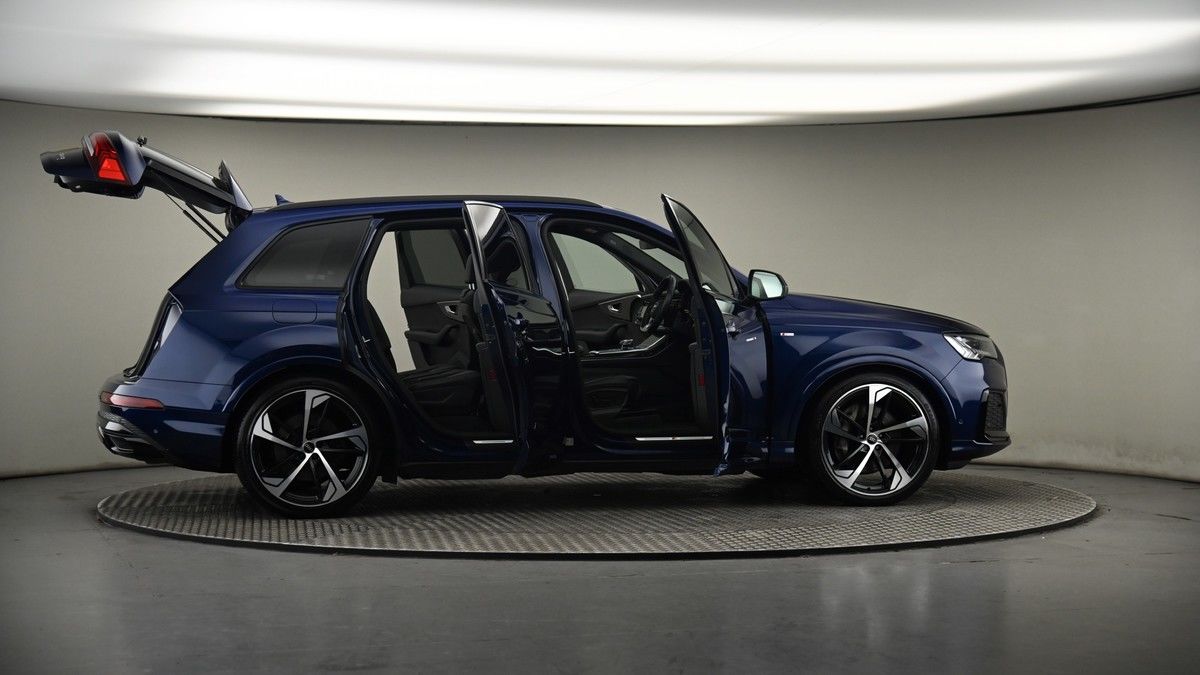 More views of Audi Q7