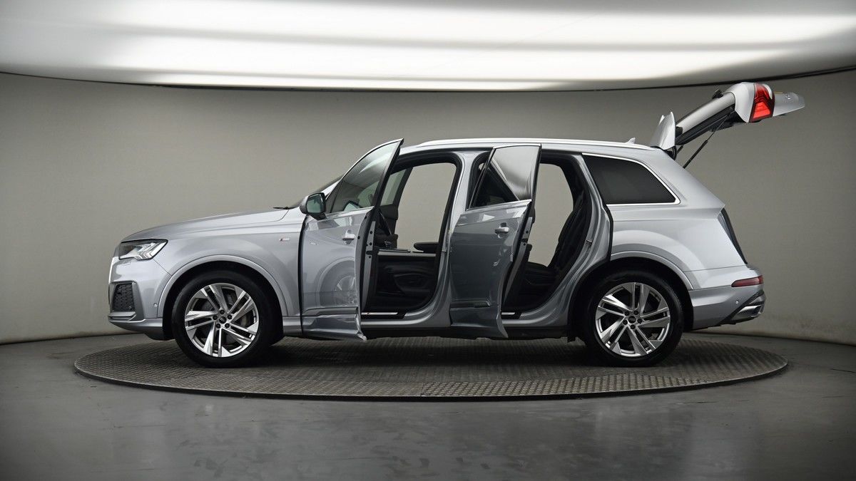 More views of Audi Q7