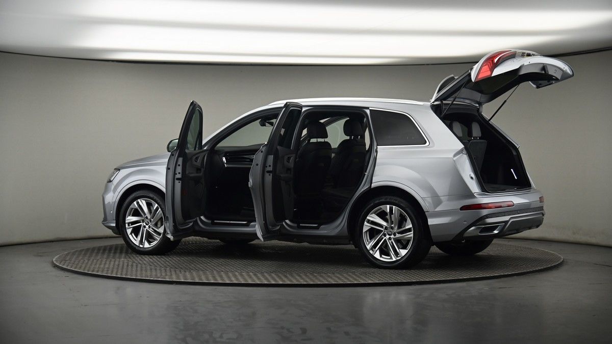 More views of Audi Q7