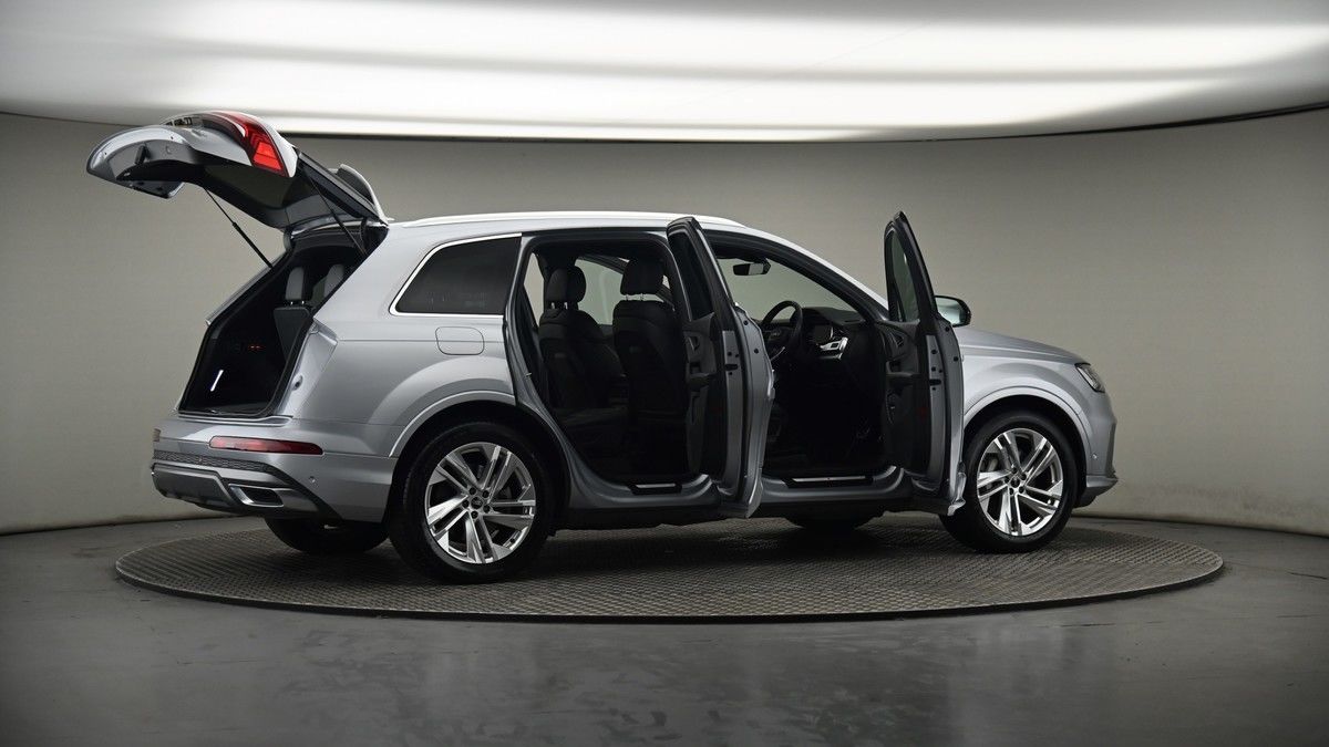 More views of Audi Q7