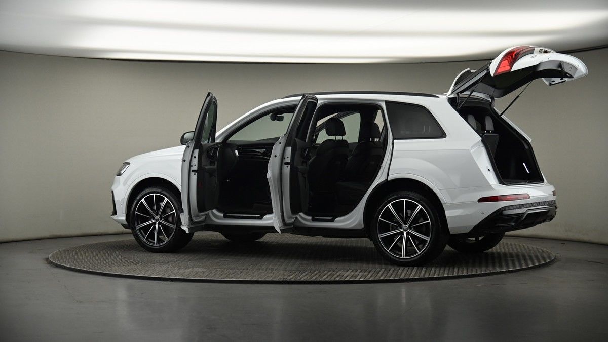 More views of Audi Q7