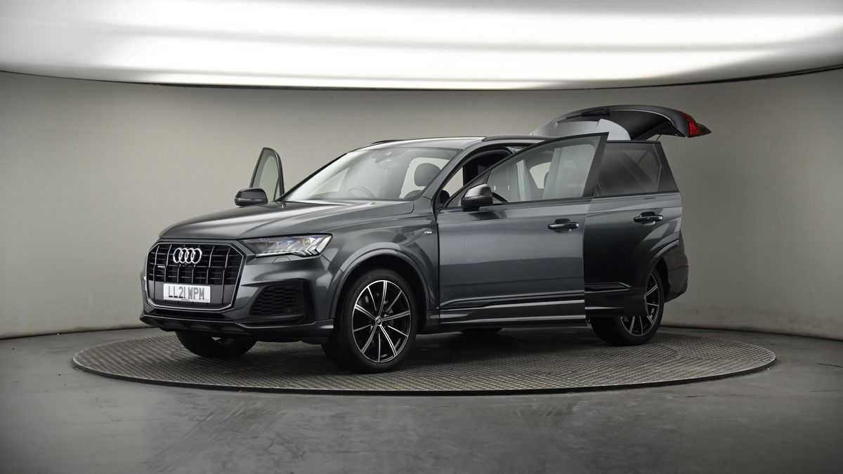 More views of Audi Q7