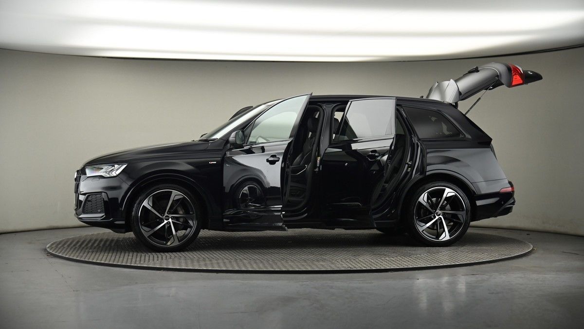 More views of Audi Q7