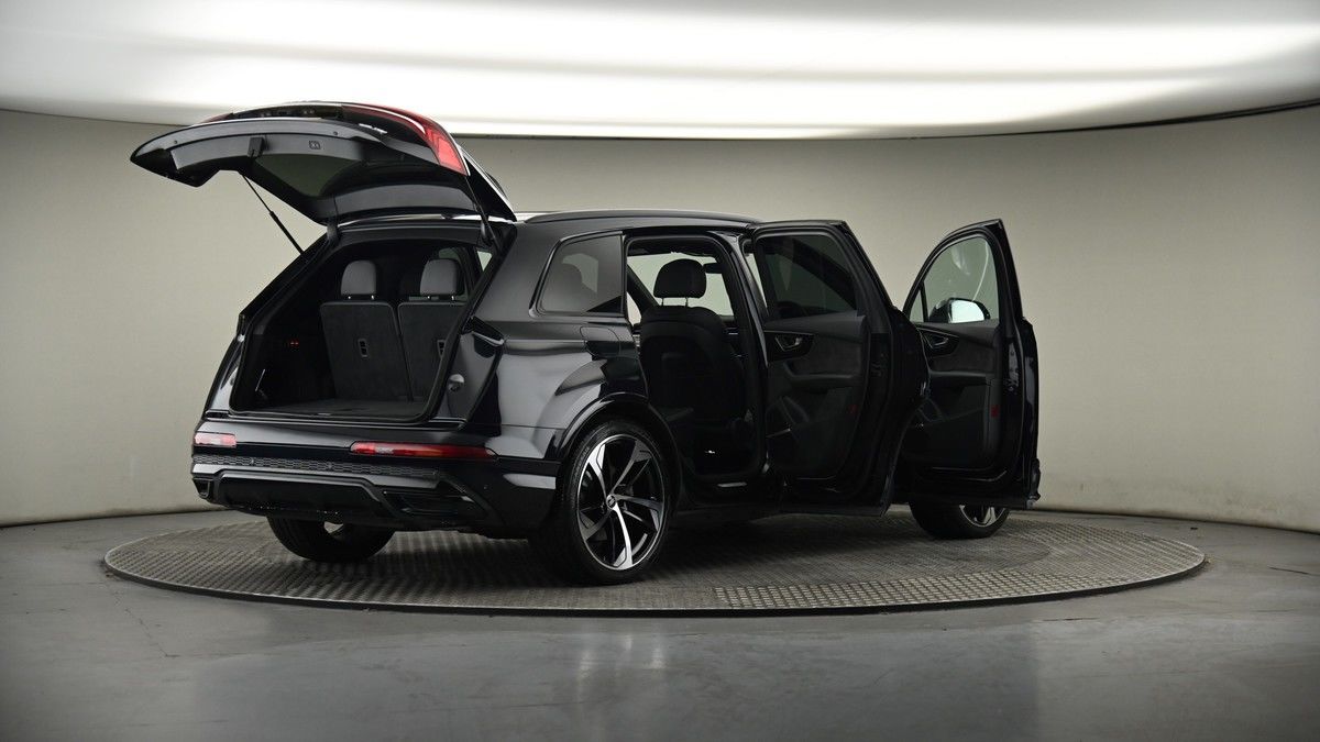 More views of Audi Q7