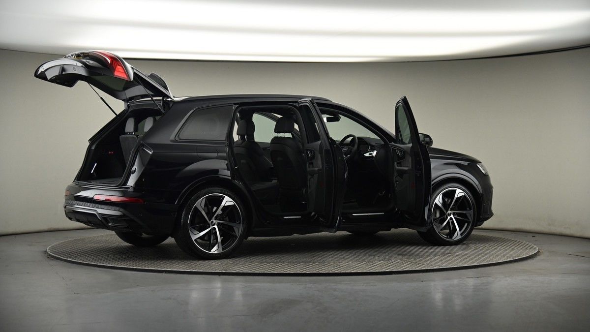 More views of Audi Q7