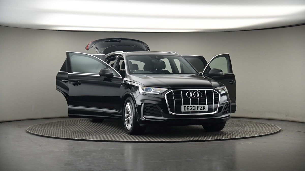 More views of Audi Q7