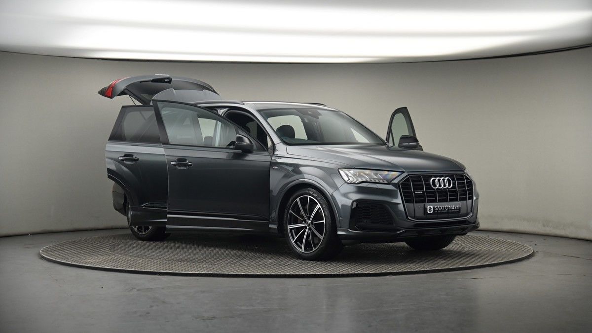 More views of Audi Q7