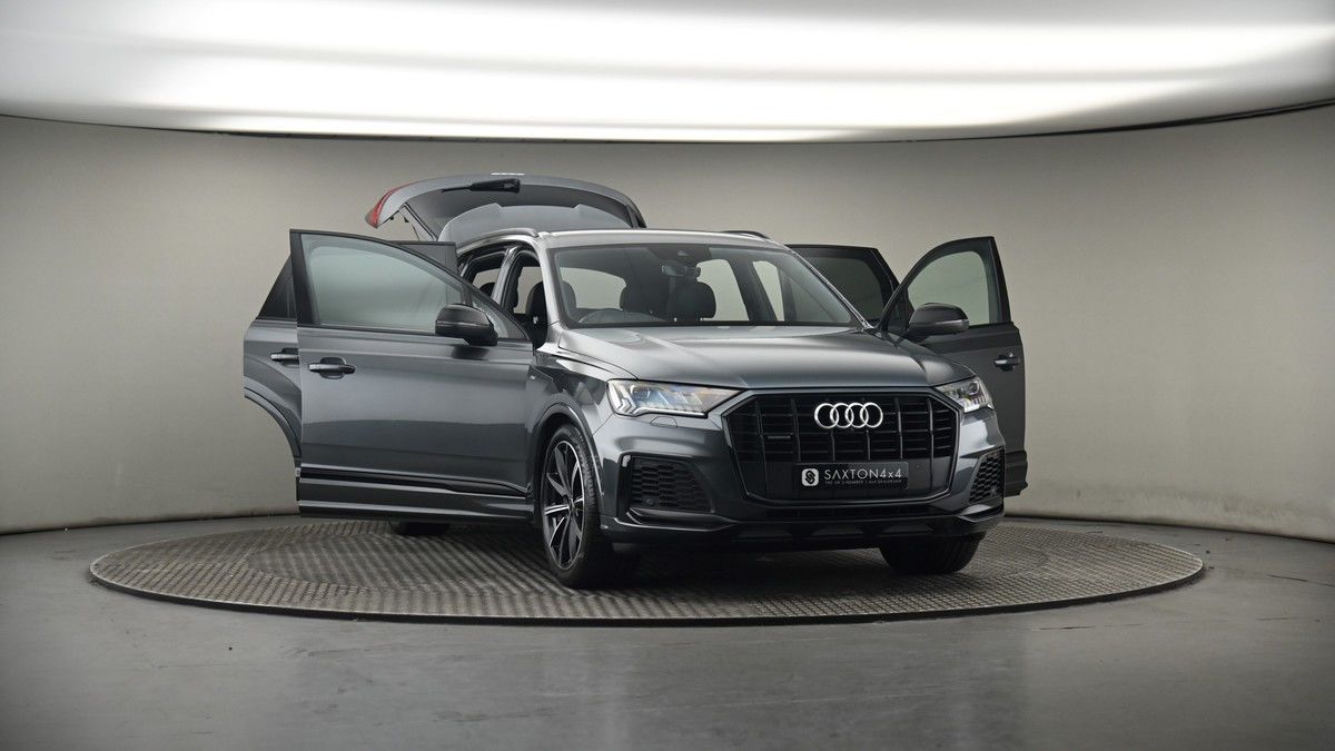 More views of Audi Q7