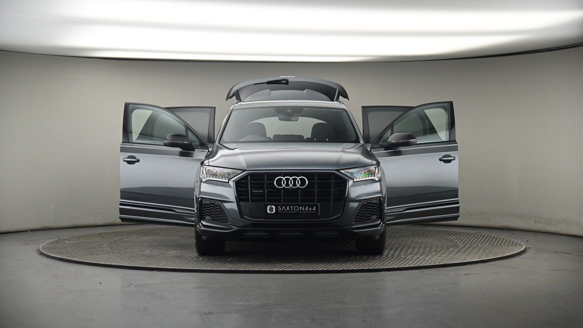 More views of Audi Q7