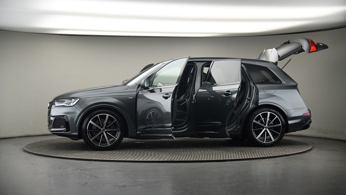 More views of Audi Q7