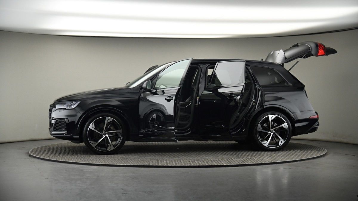 More views of Audi Q7