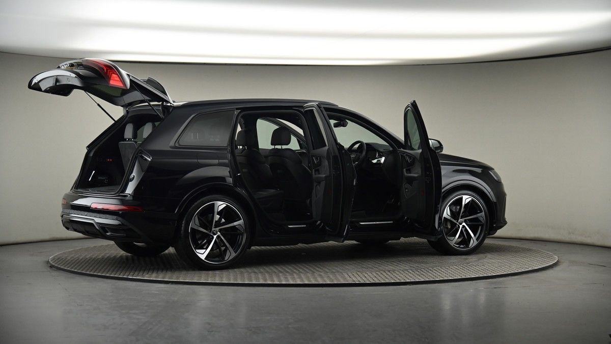 More views of Audi Q7