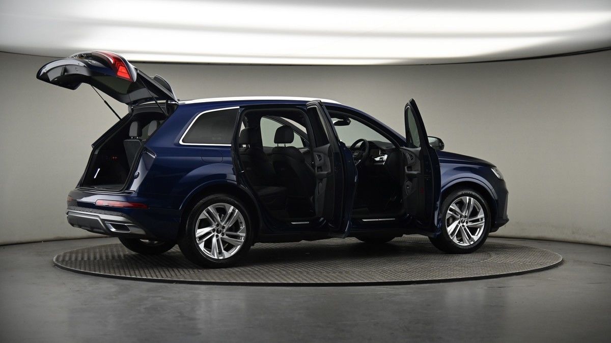 More views of Audi Q7