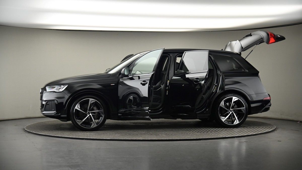 More views of Audi Q7