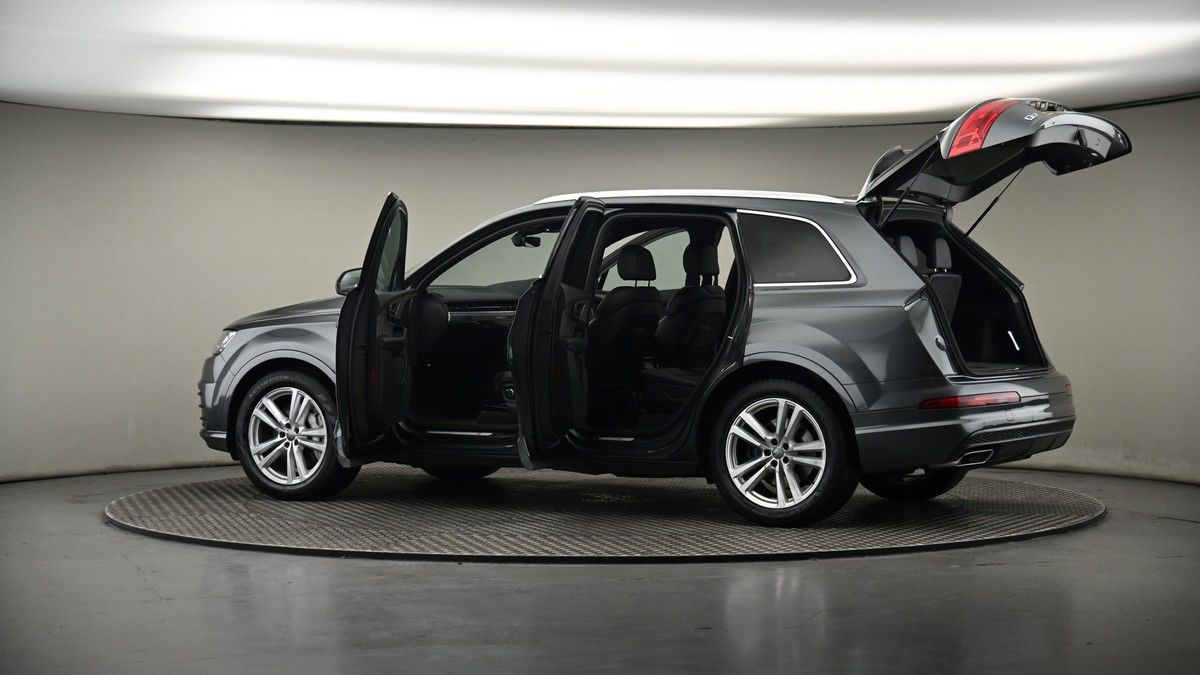 More views of Audi Q7