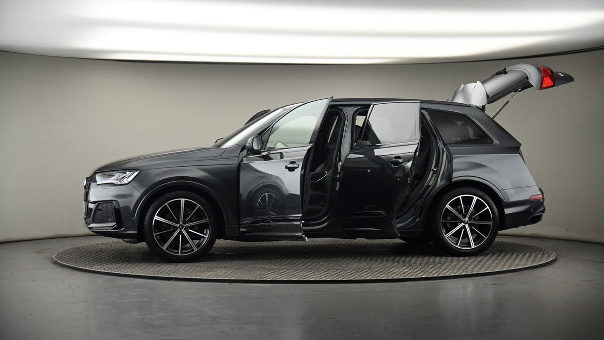 More views of Audi Q7