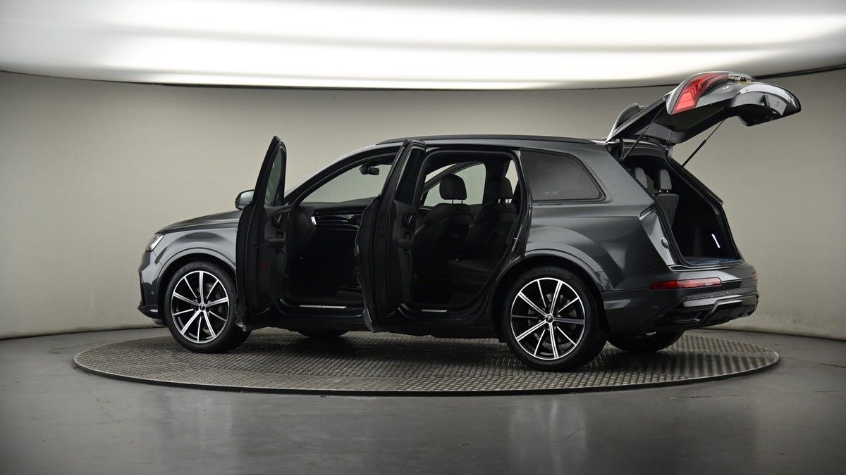 More views of Audi Q7