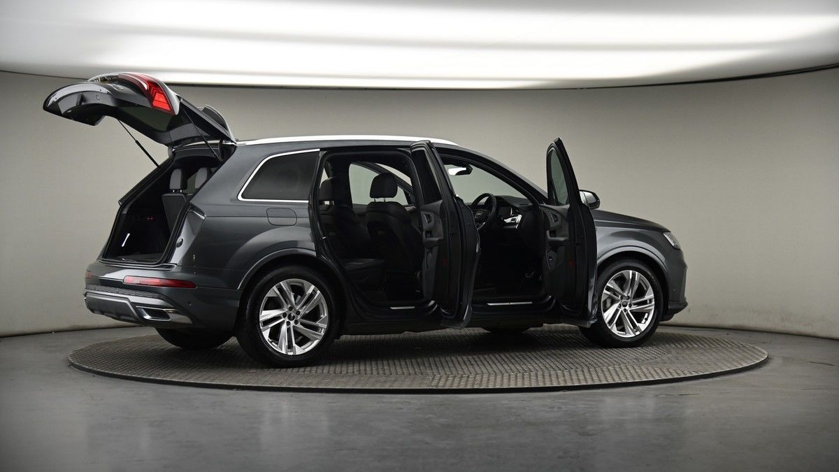 More views of Audi Q7