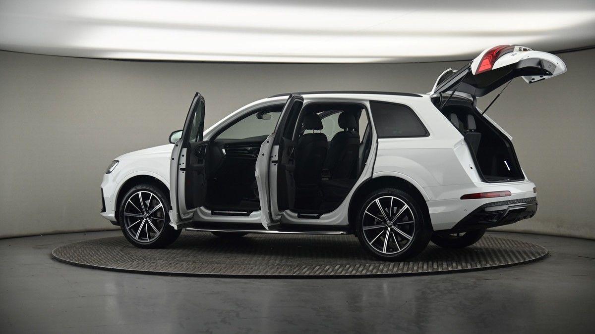 More views of Audi Q7