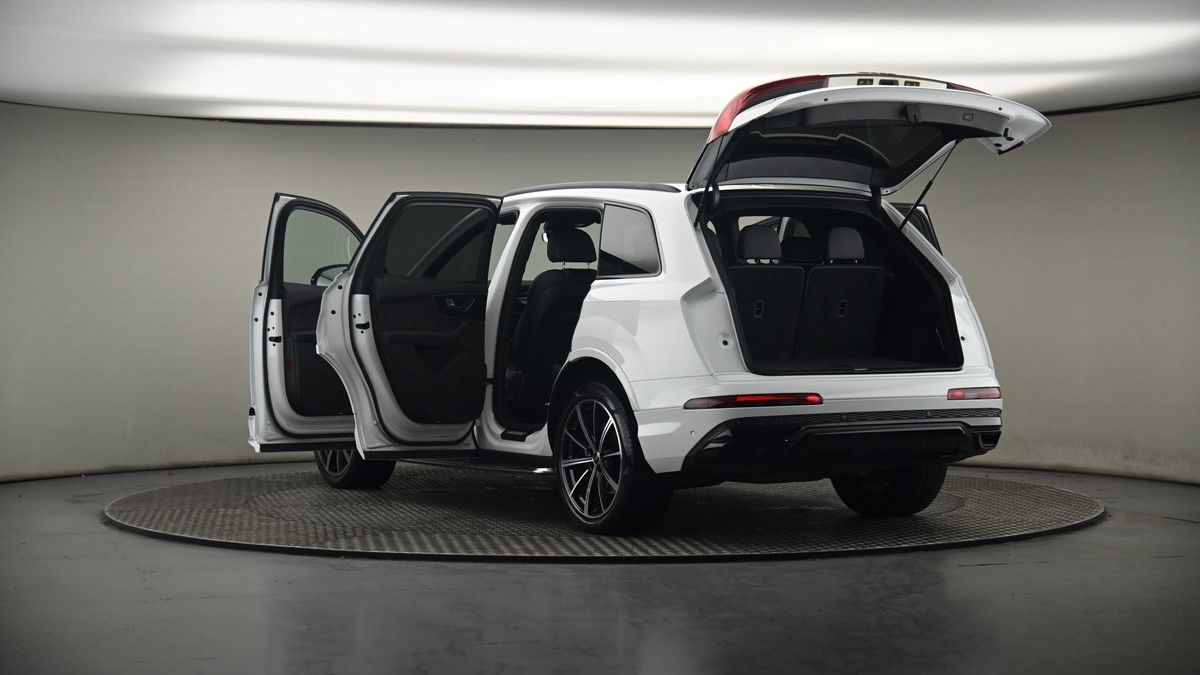 More views of Audi Q7