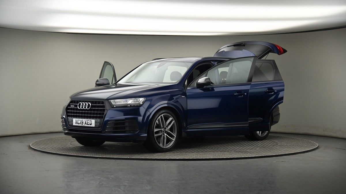 More views of Audi Q7