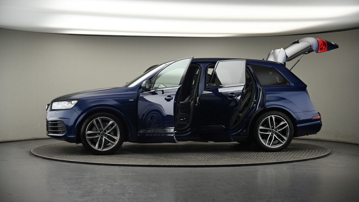 More views of Audi Q7