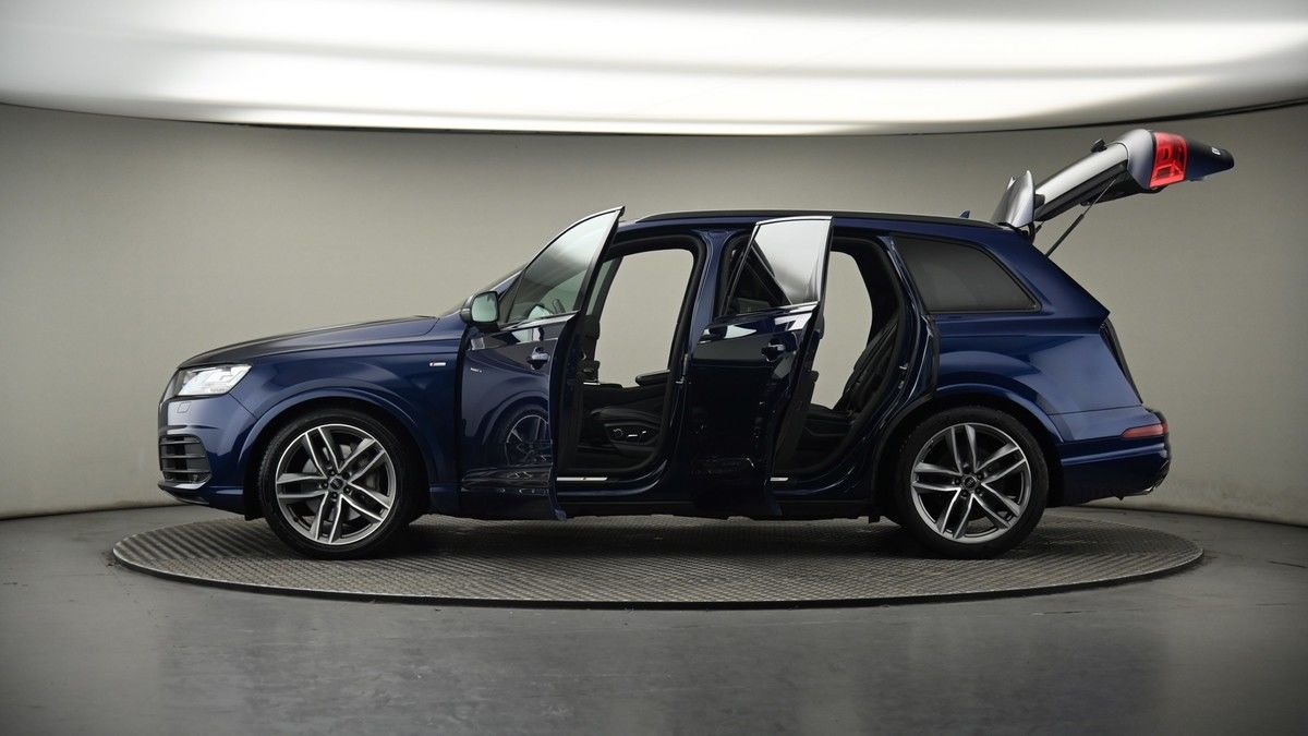 More views of Audi Q7