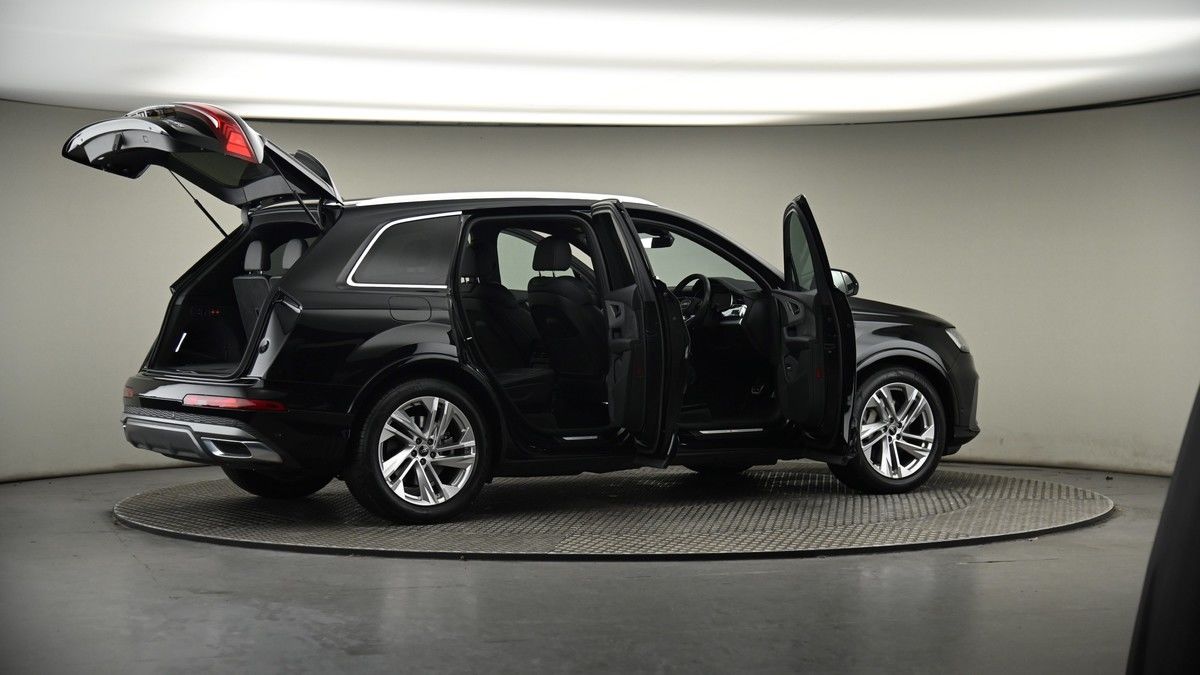 More views of Audi Q7