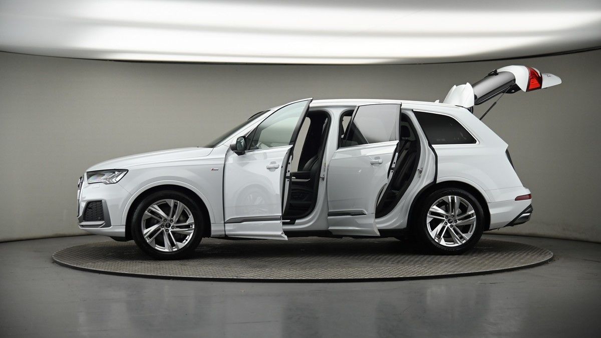 More views of Audi Q7