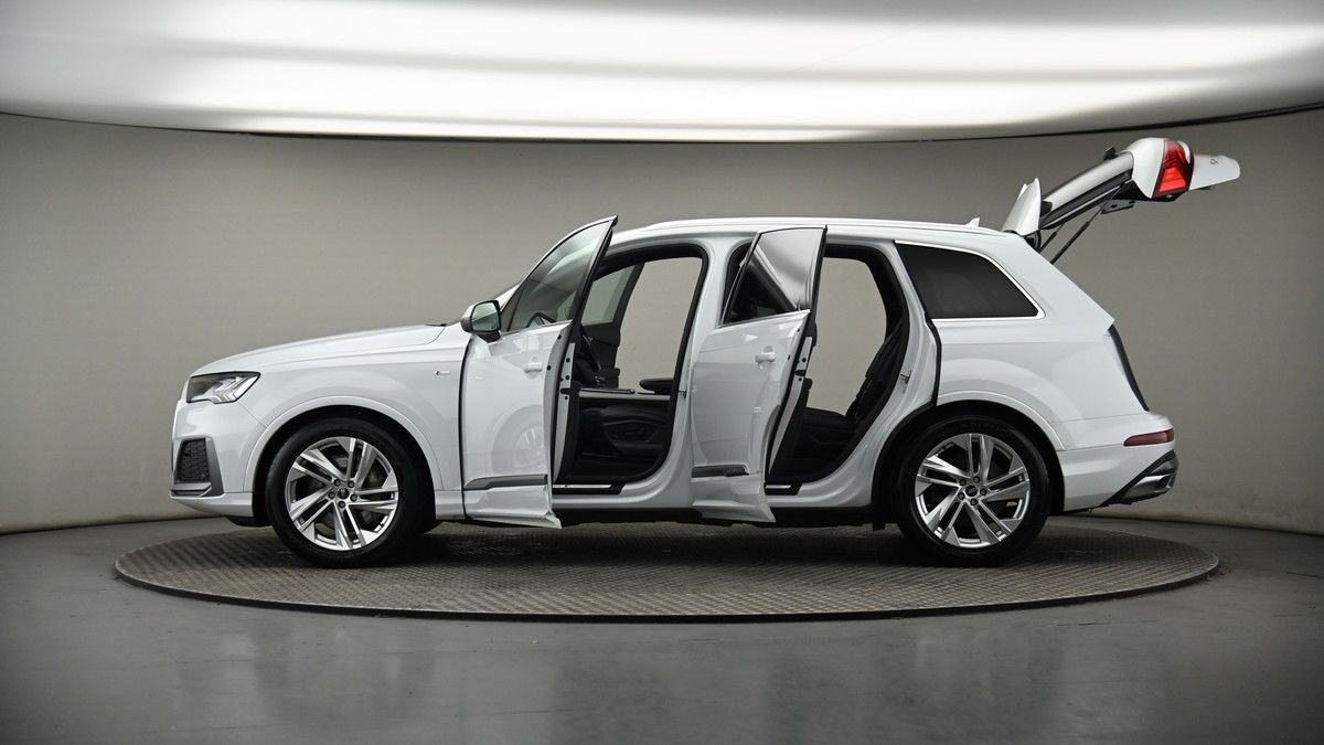 More views of Audi Q7