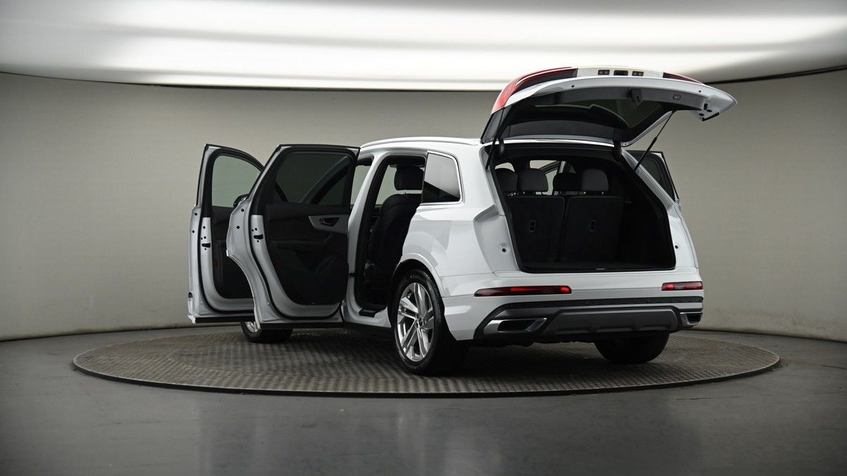 More views of Audi Q7