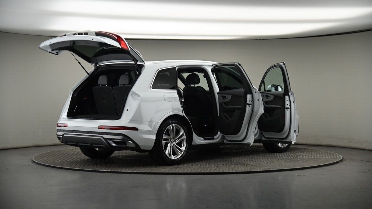 More views of Audi Q7