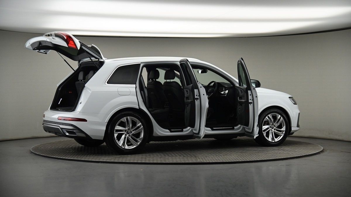 More views of Audi Q7