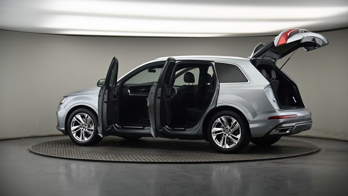 More views of Audi Q7