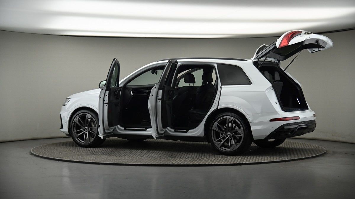 More views of Audi Q7