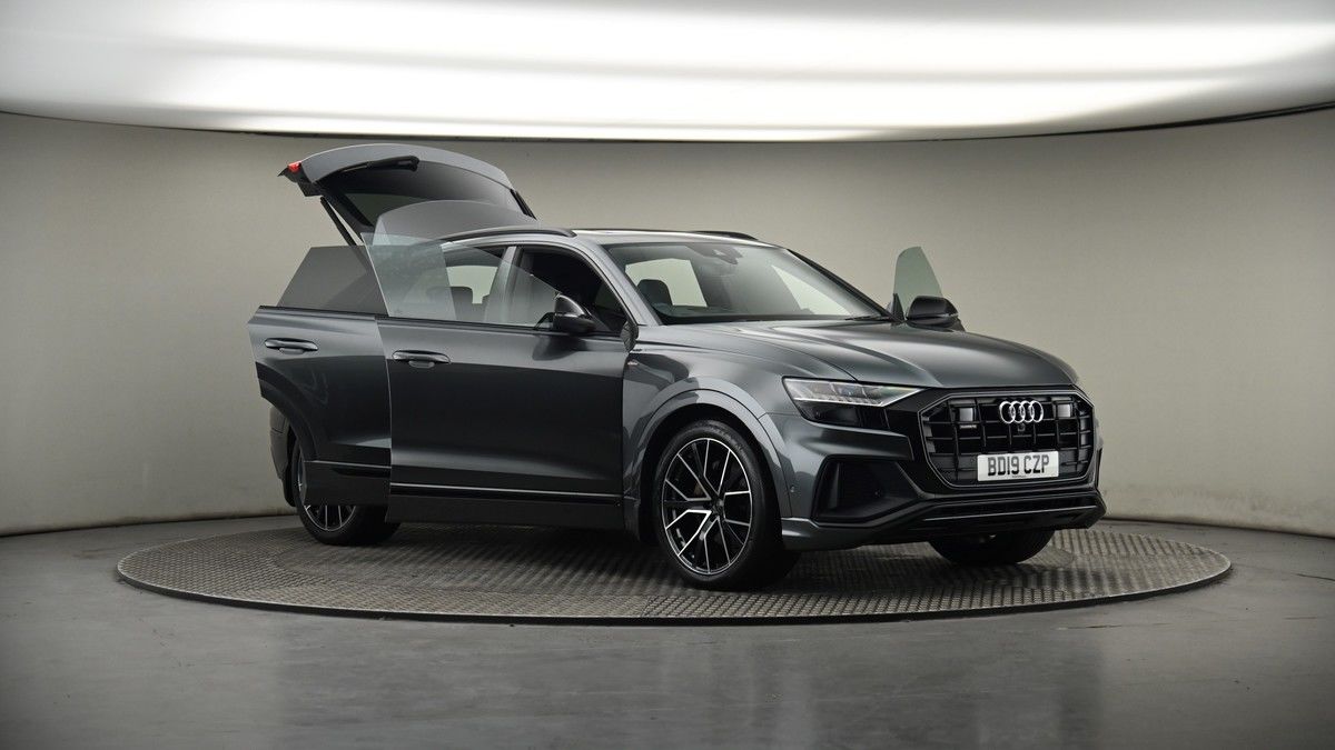 More views of Audi Q8