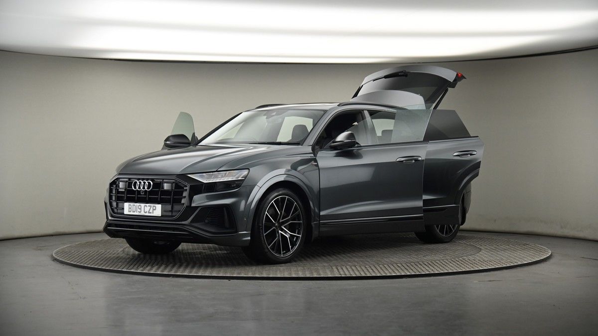 More views of Audi Q8