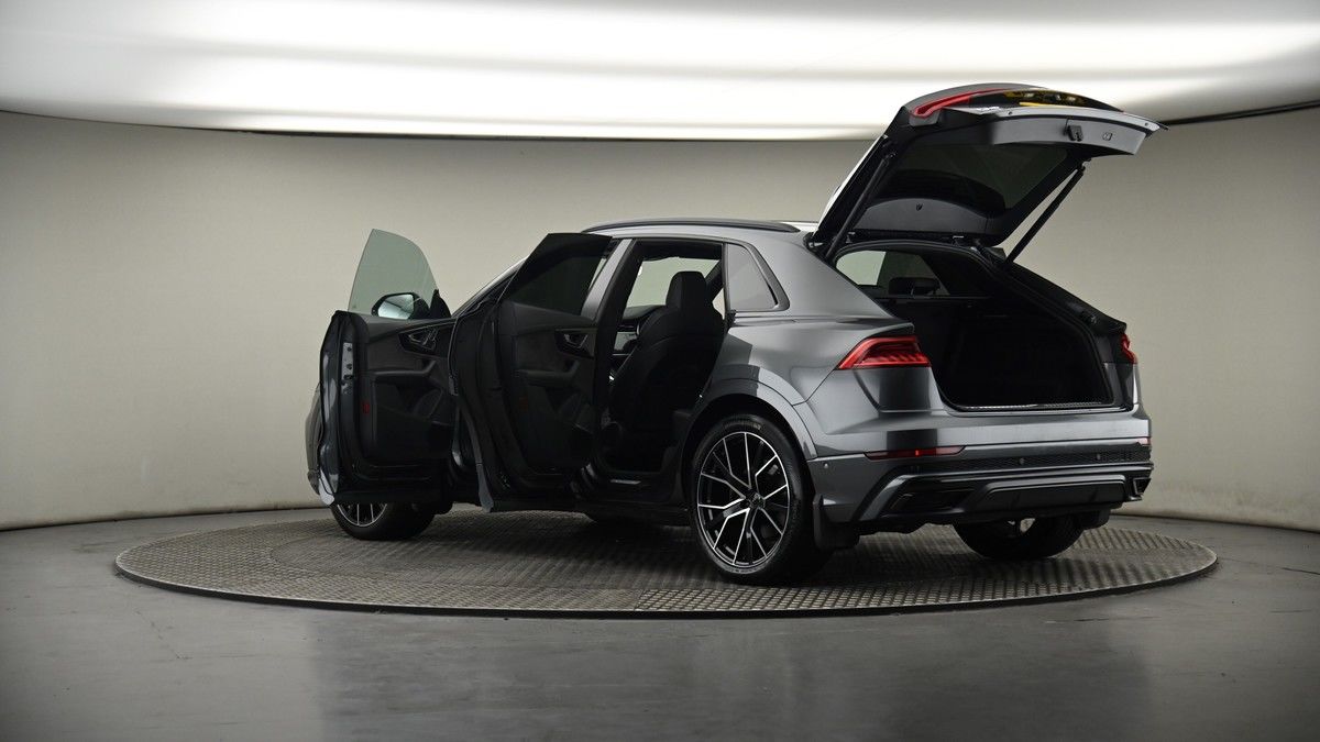 More views of Audi Q8