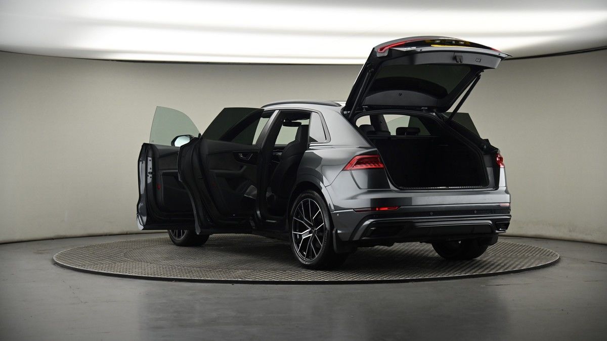 More views of Audi Q8