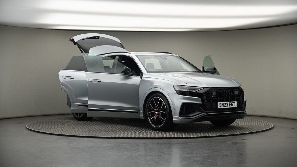 More views of Audi SQ8