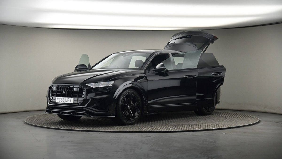 More views of Audi Q8