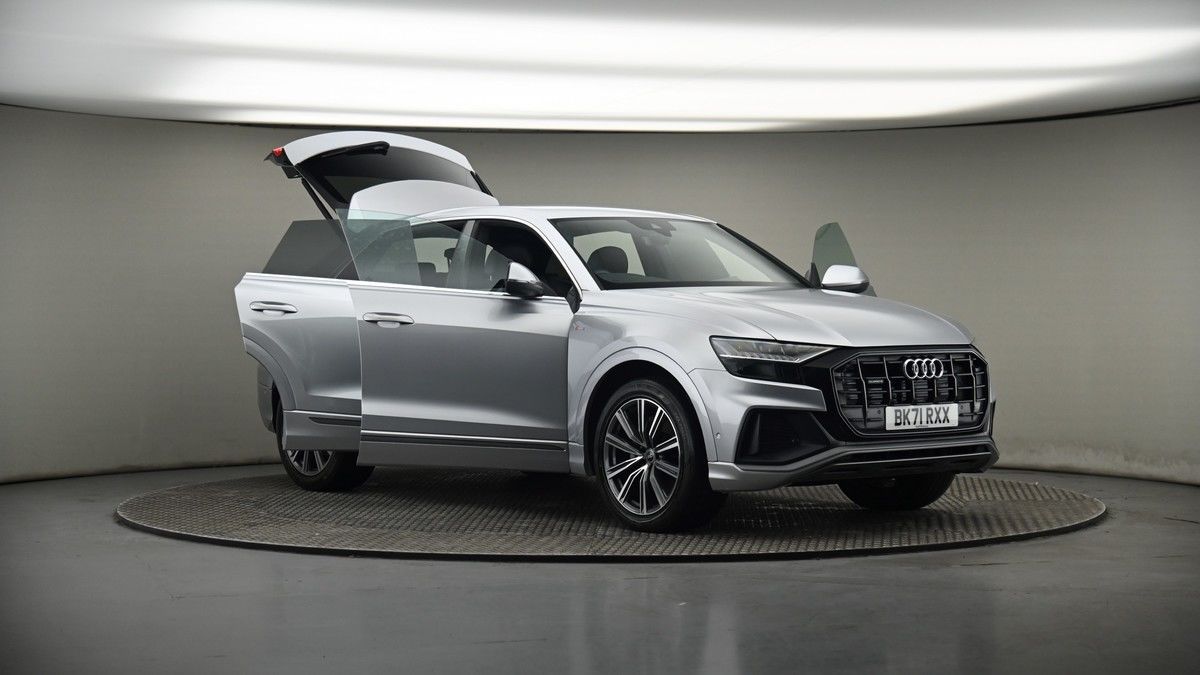 More views of Audi Q8