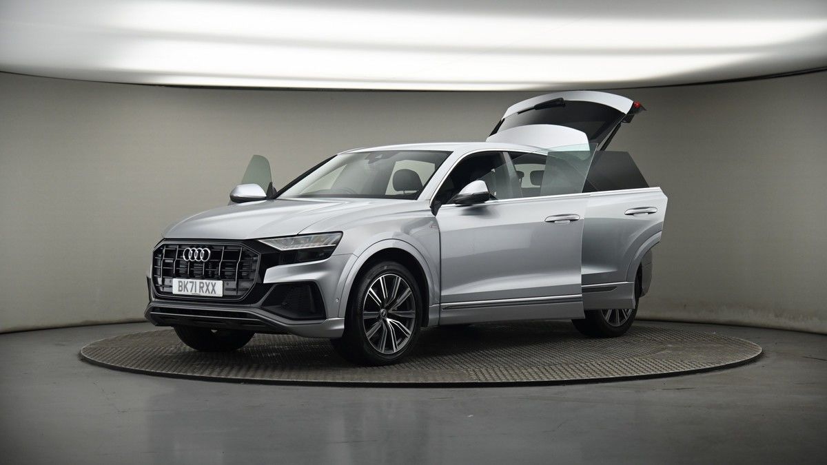 More views of Audi Q8