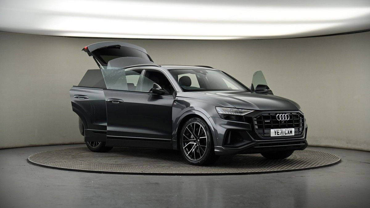 More views of Audi Q8